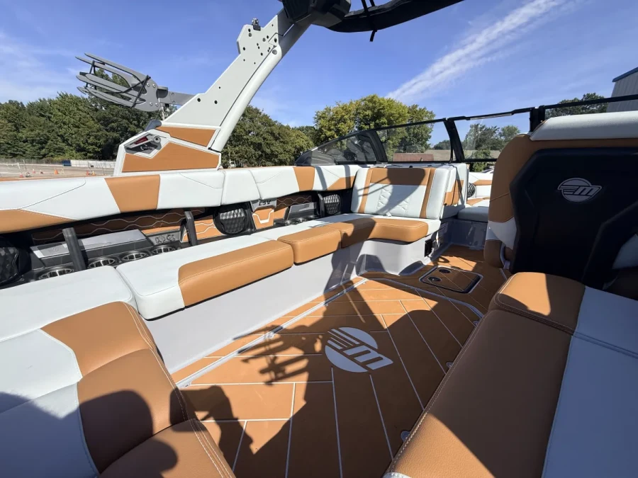 2027-malibu-wakesetter-23-lsv-146604-image7.webp