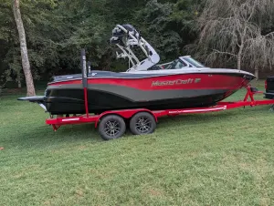 2017-mastercraft-xt23-146637-image0.webp