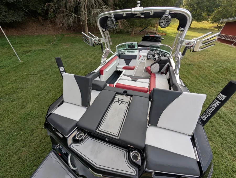 2017-mastercraft-xt23-146637-image12.webp