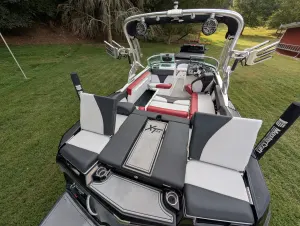 2017-mastercraft-xt23-146637-image12.webp