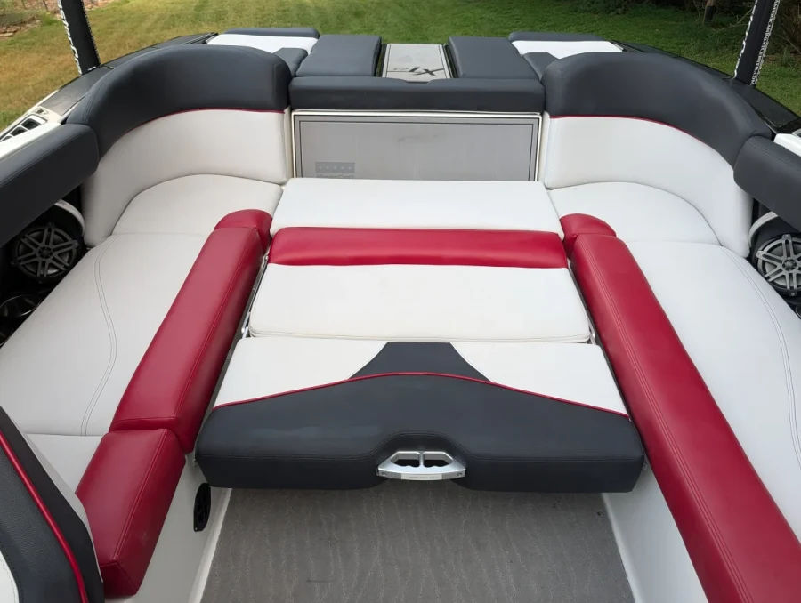 2017-mastercraft-xt23-146637-image13.webp