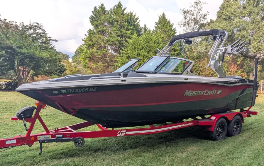 2017-mastercraft-xt23-146637-image2.webp