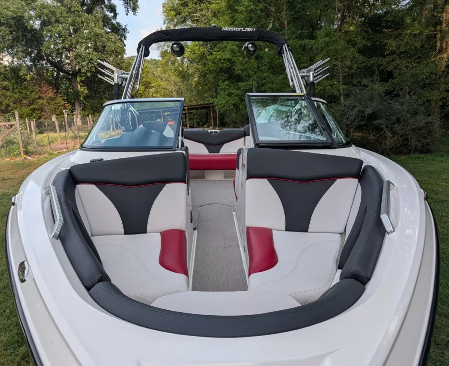 2017-mastercraft-xt23-146637-image7.webp