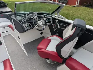 2017-mastercraft-xt23-146637-image9.webp