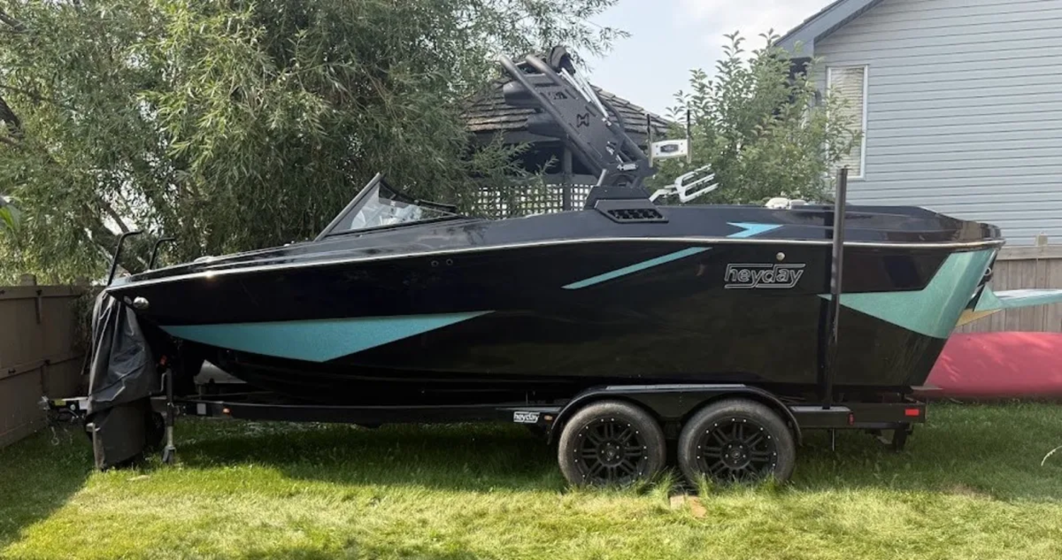 2022 Heyday H22 WakeSurf Boat-118 Hours-Great Condition