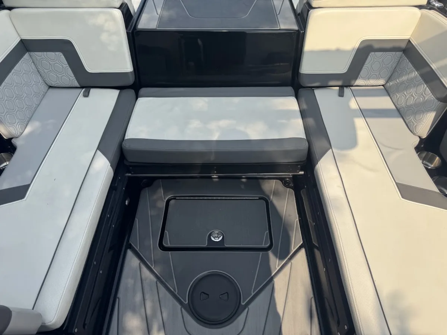 2022 Heyday H22 WakeSurf Boat-118 Hours-Great Condition