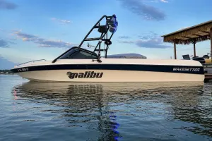 2000-malibu-wakesetter-146668-image0.webp