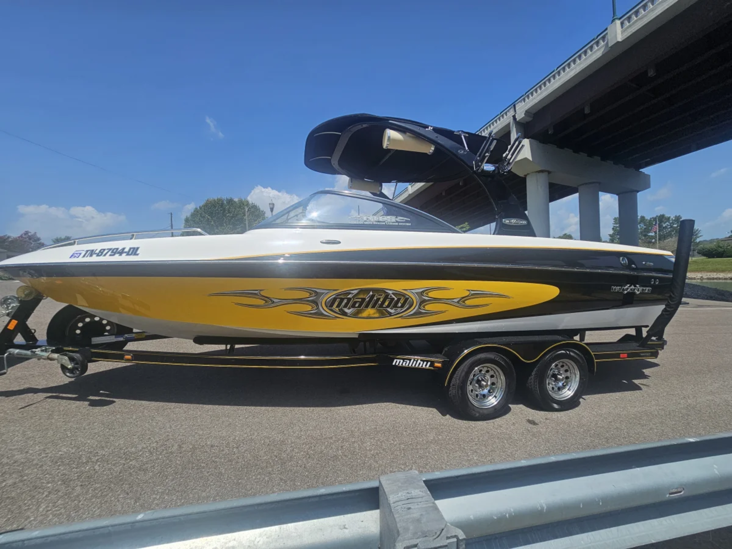 2005 Malibu Boats Wakesetter XTi