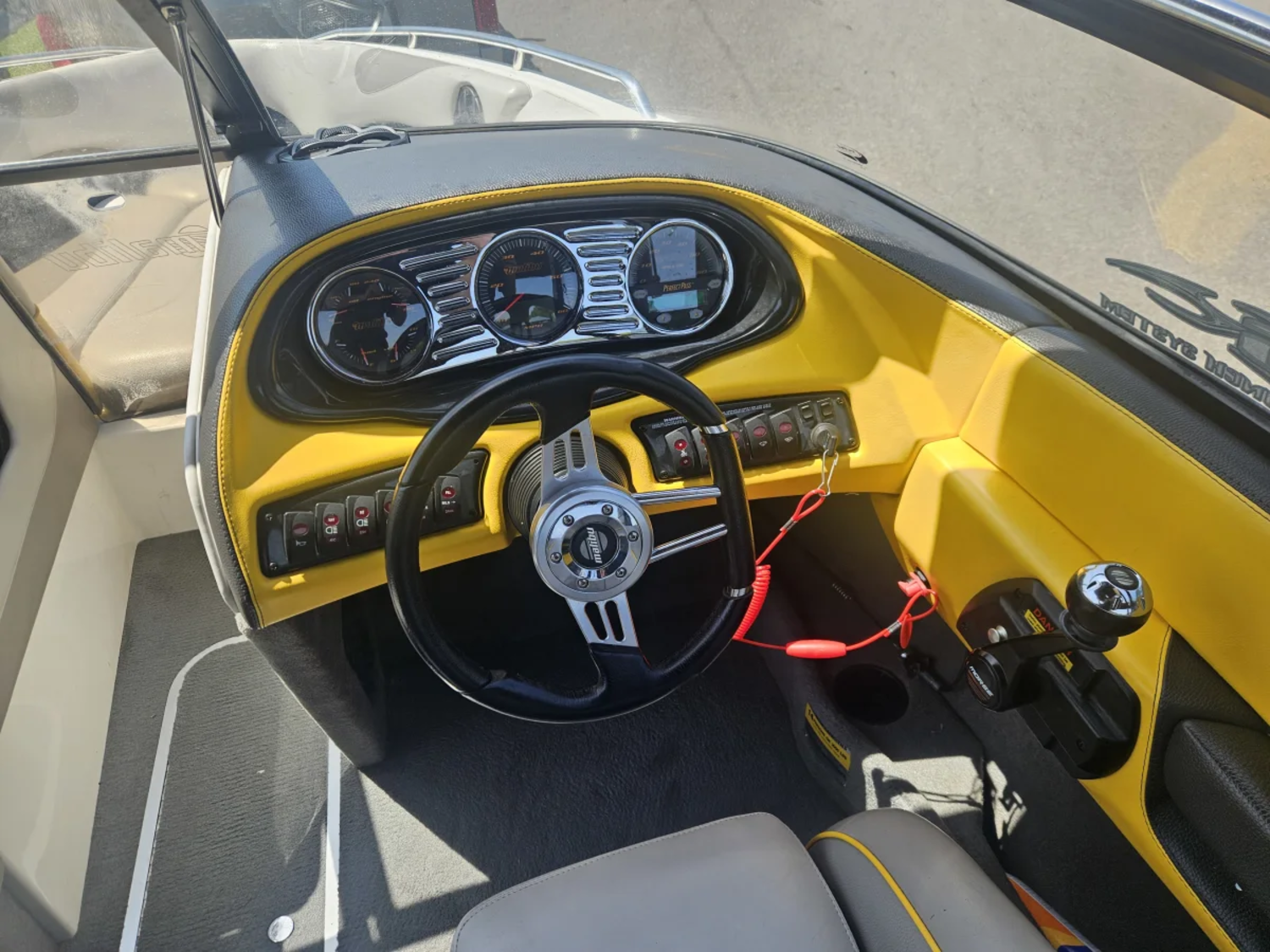 2005 Malibu Boats Wakesetter XTi
