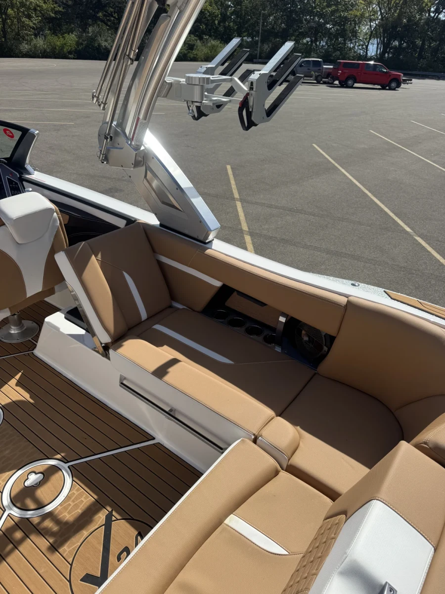 2022-mastercraft-x24-146717-image10.webp