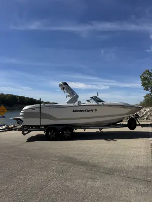 2022-mastercraft-x24-146717-image4.webp