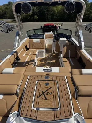 2022-mastercraft-x24-146717-image8.webp