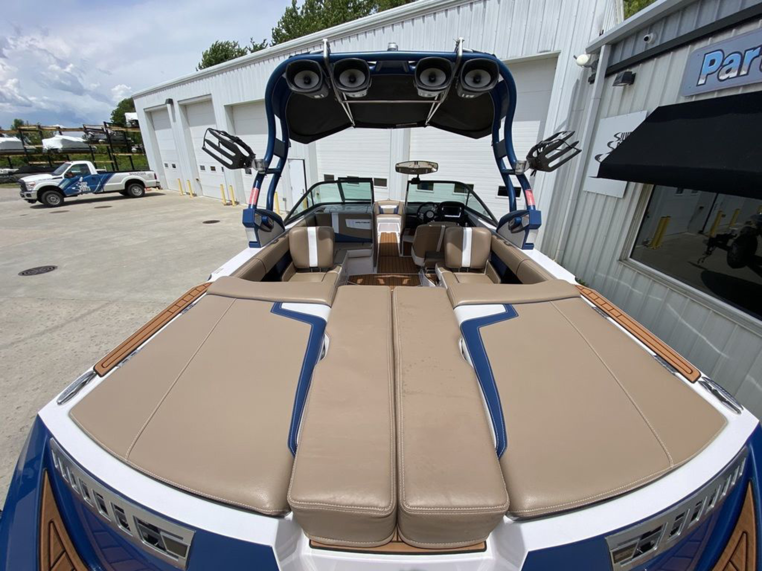 2015 Nautique Super Air 230