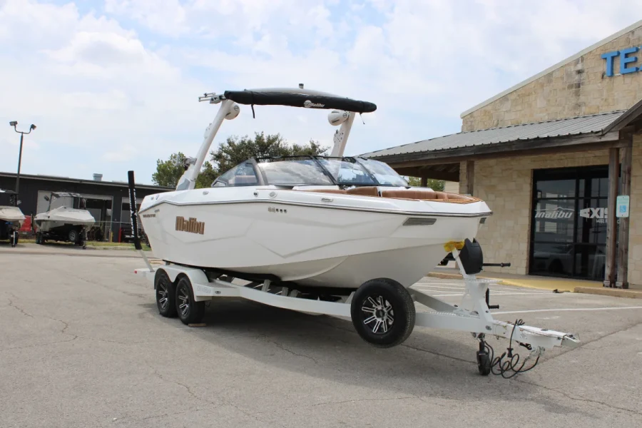 2022-malibu-wakesetter-22-lsv-121989-image1.webp