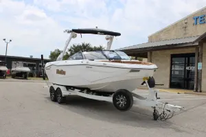 2022-malibu-wakesetter-22-lsv-121989-image1.webp