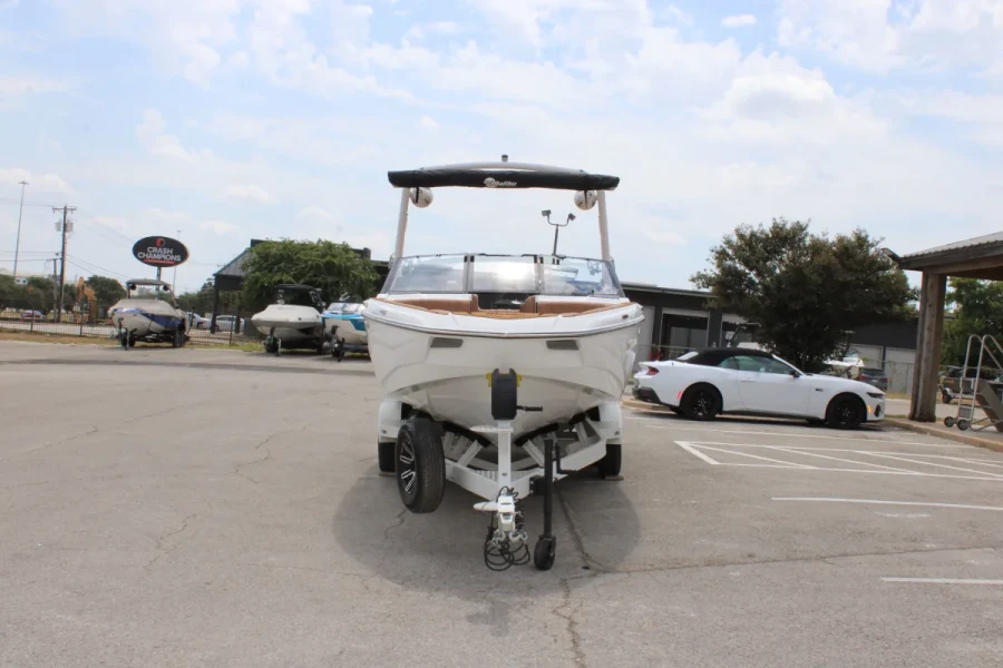 2022-malibu-wakesetter-22-lsv-121989-image2.webp
