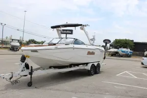 2022-malibu-wakesetter-22-lsv-121989-image3.webp