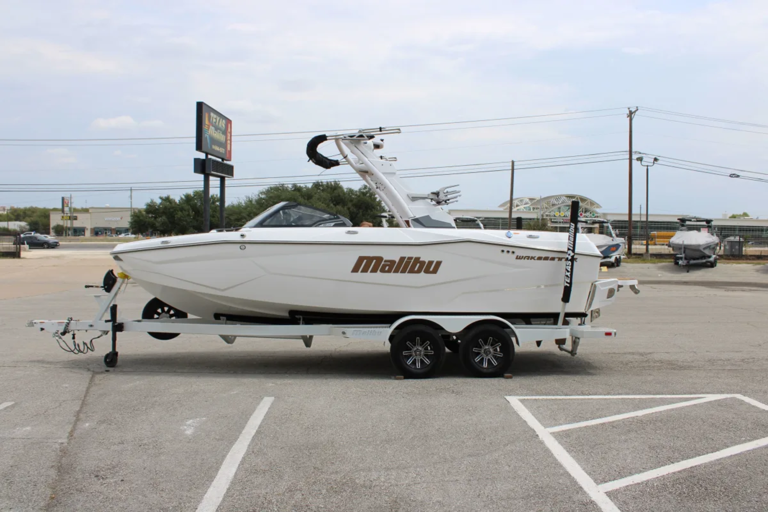 2026 Malibu 22 LSV