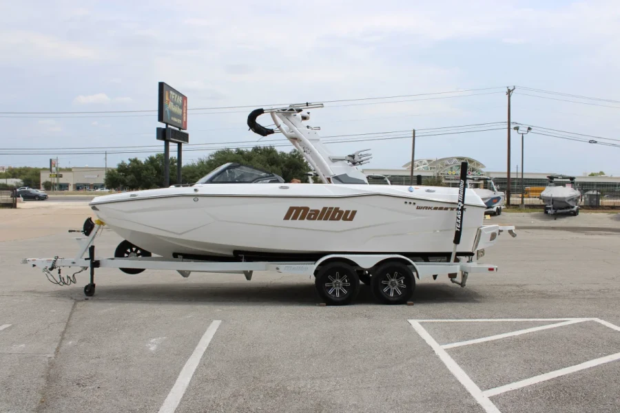 2022-malibu-wakesetter-22-lsv-121989-image4.webp