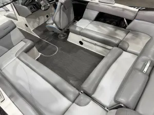 2017-mastercraft-xt23-145038-image18