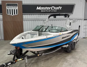 2017-mastercraft-xt23-145038-image1