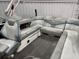 2017-mastercraft-xt23-145038-image22