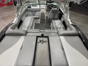 2017-mastercraft-xt23-145038-image5