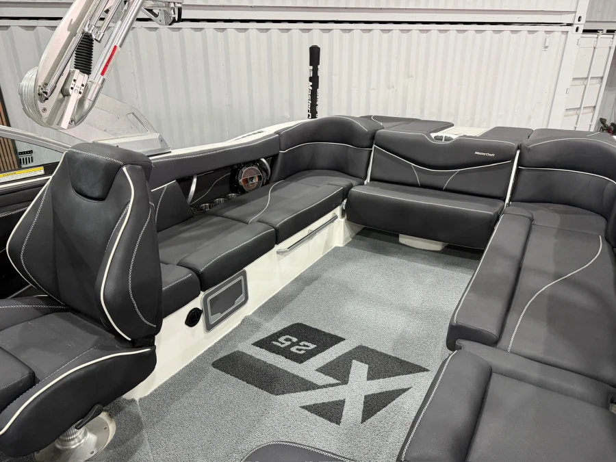 2019-mastercraft-xt25-145039-image10