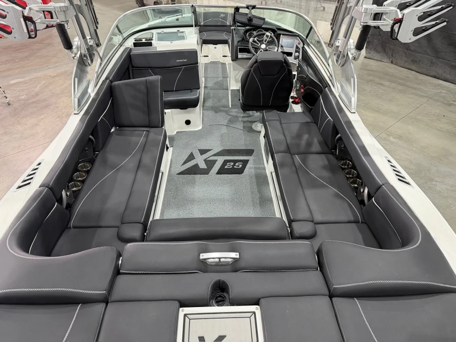 2019-mastercraft-xt25-145039-image18