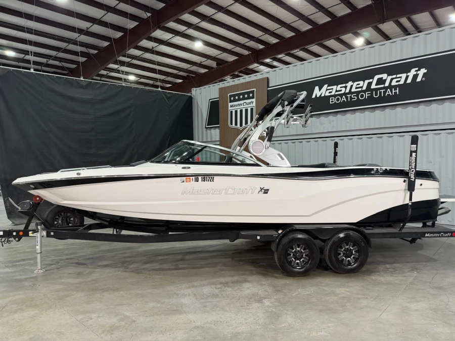 2019-mastercraft-xt25-145039-image2