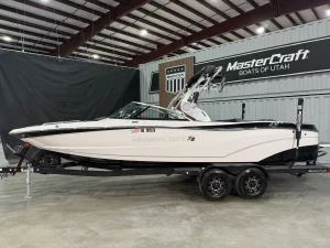 2019-mastercraft-xt25-145039-image2