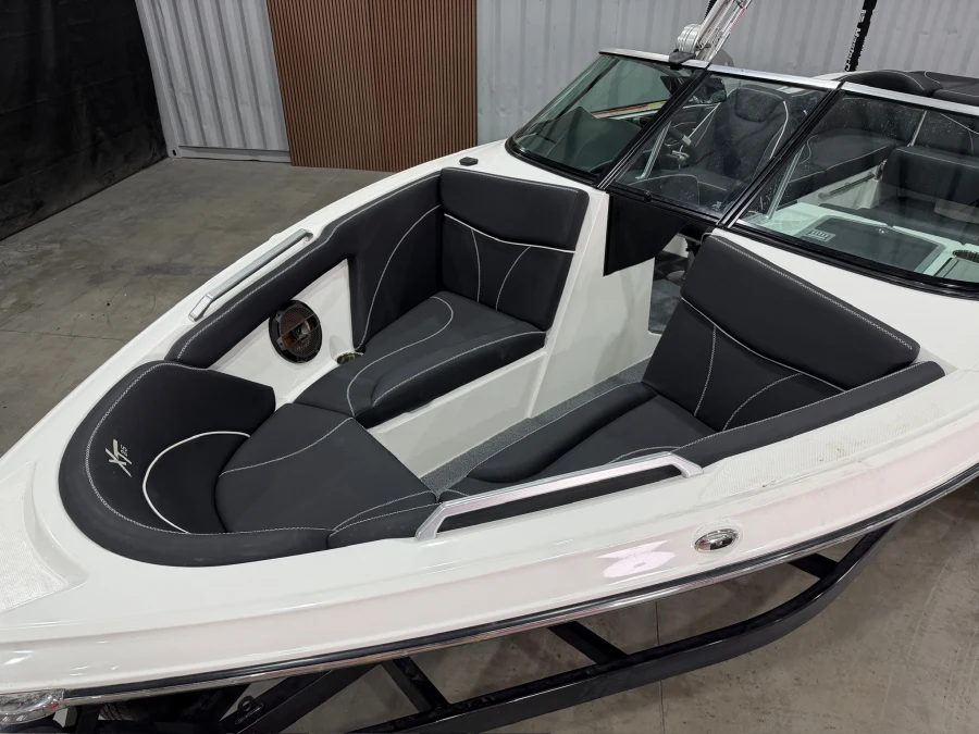 2019-mastercraft-xt25-145039-image3