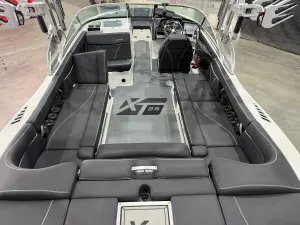2019-mastercraft-xt25-145039-image5