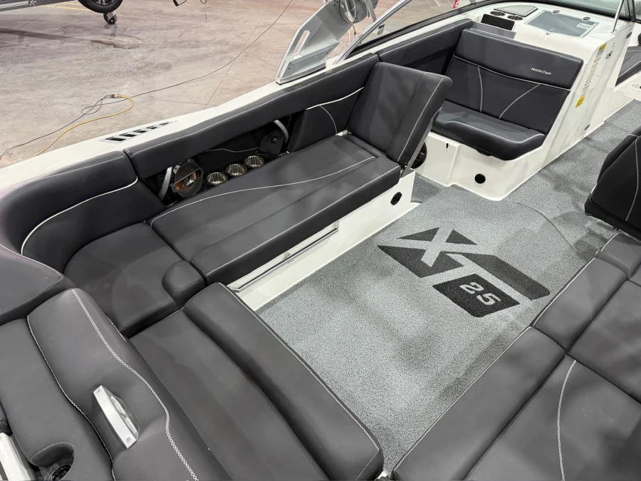 2019-mastercraft-xt25-145039-image7