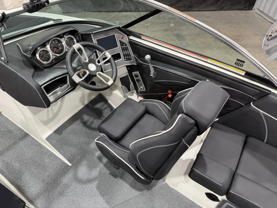 2019-mastercraft-xt25-145039-image8