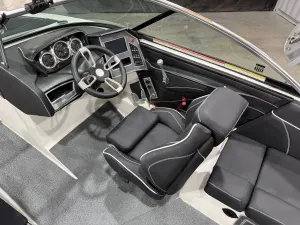 2019-mastercraft-xt25-145039-image8