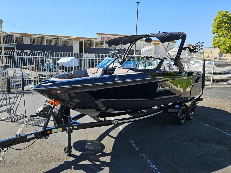 2027-mastercraft-xt23-145043-image4