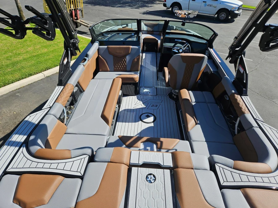2027-mastercraft-xt23-145043-image6
