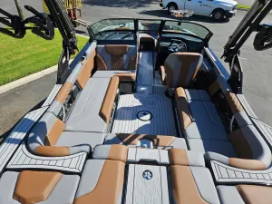 2027-mastercraft-xt23-145043-image6