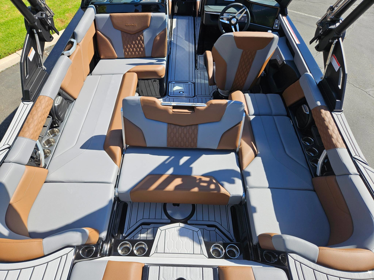 2027 MasterCraft XT23