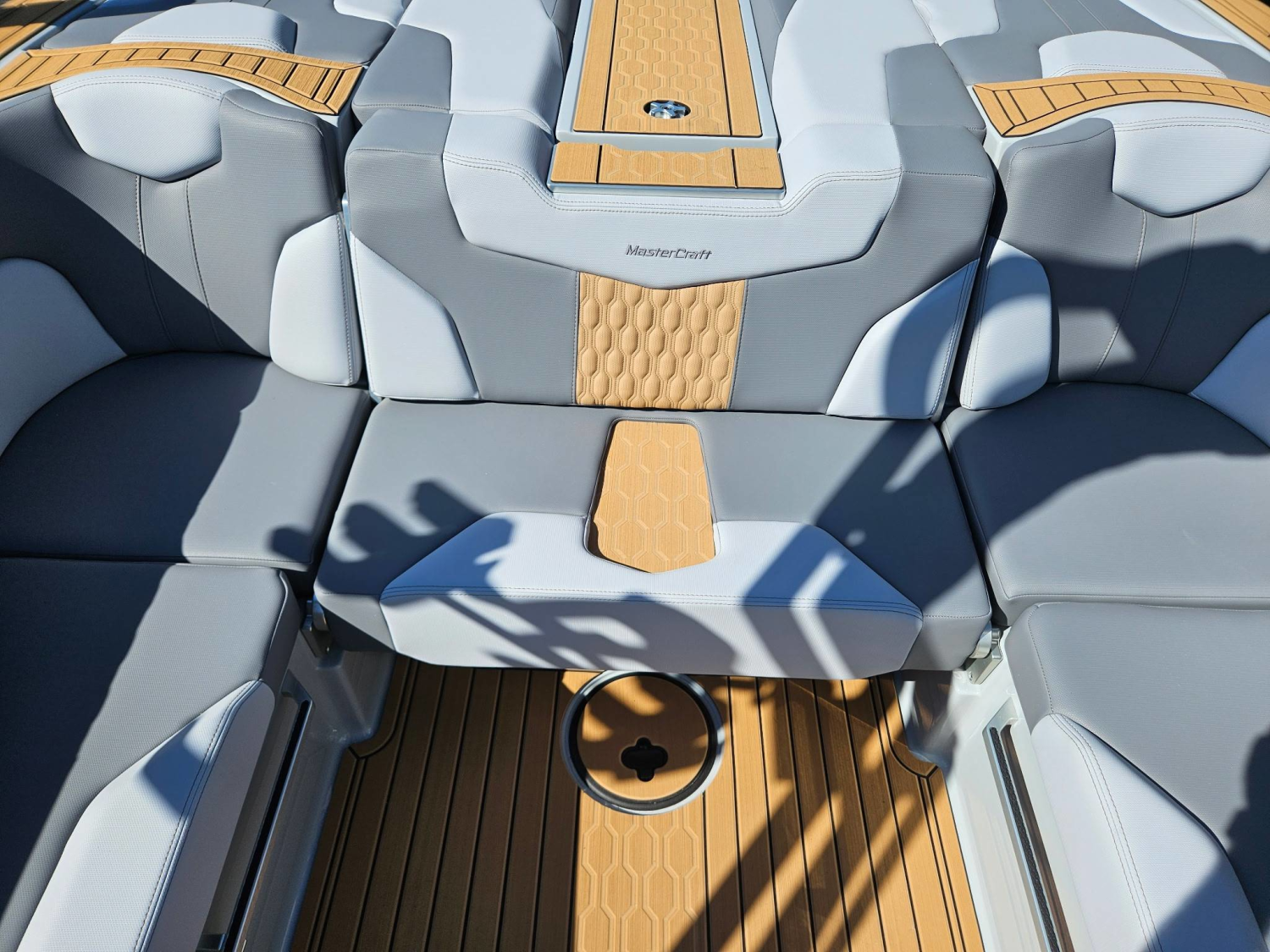 2027 MasterCraft XT24