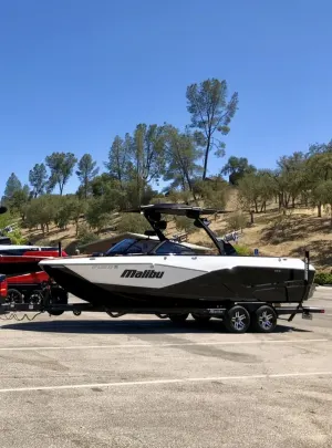 2022-malibu-wakesetter-25-lsv-145308-image0.webp