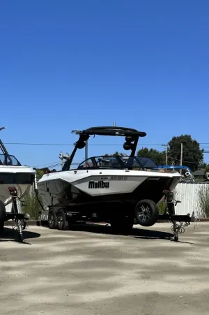 2022-malibu-wakesetter-25-lsv-145308-image1.webp