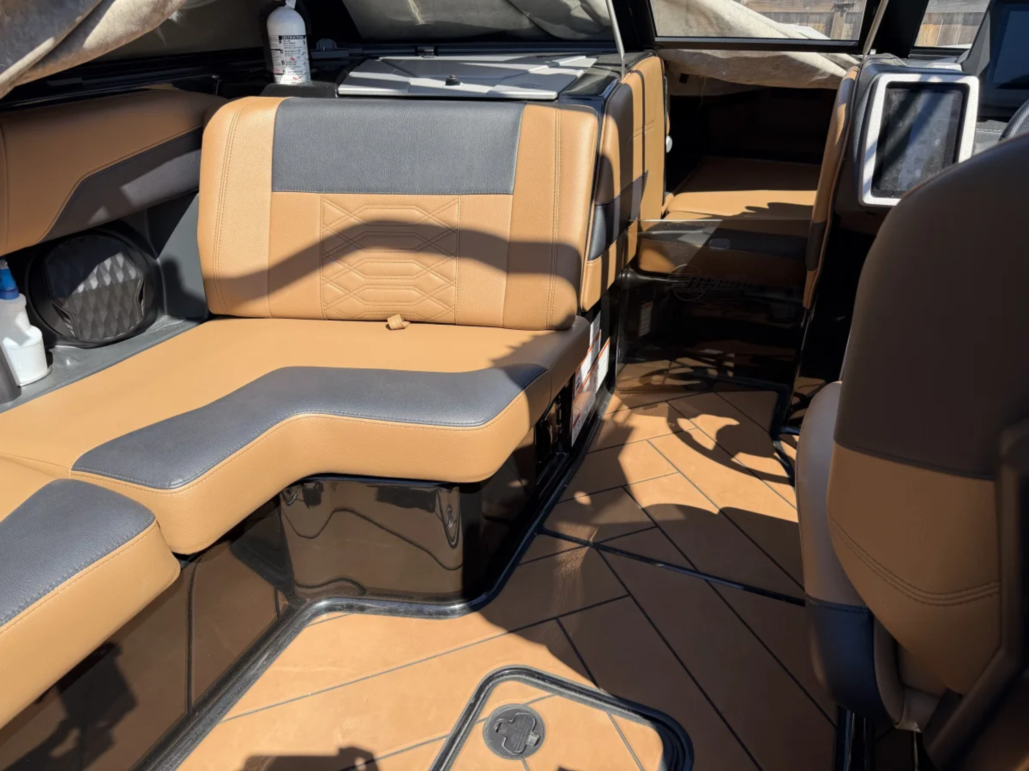 2022 Malibu Boats Wakesetter 25 LSV