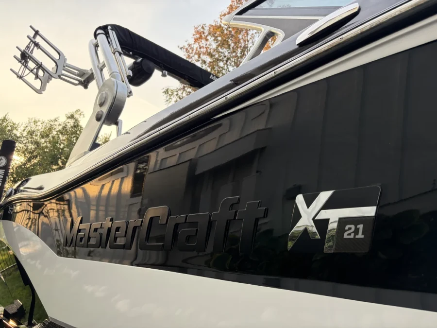 2021-mastercraft-xt21-145315-image1.webp
