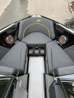 2021-mastercraft-xt21-145315-image10.webp