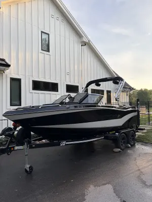 2021-mastercraft-xt21-145315-image2.webp