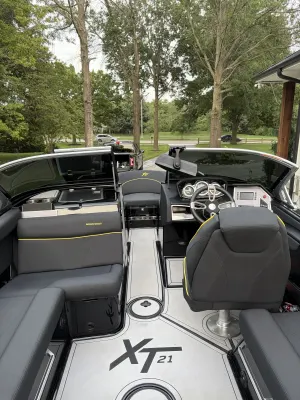 2021-mastercraft-xt21-145315-image5.webp