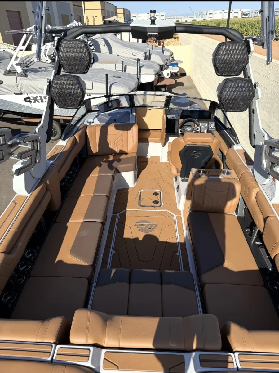 2025-malibu-wakesetter-25-lsv-146841-image3.webp