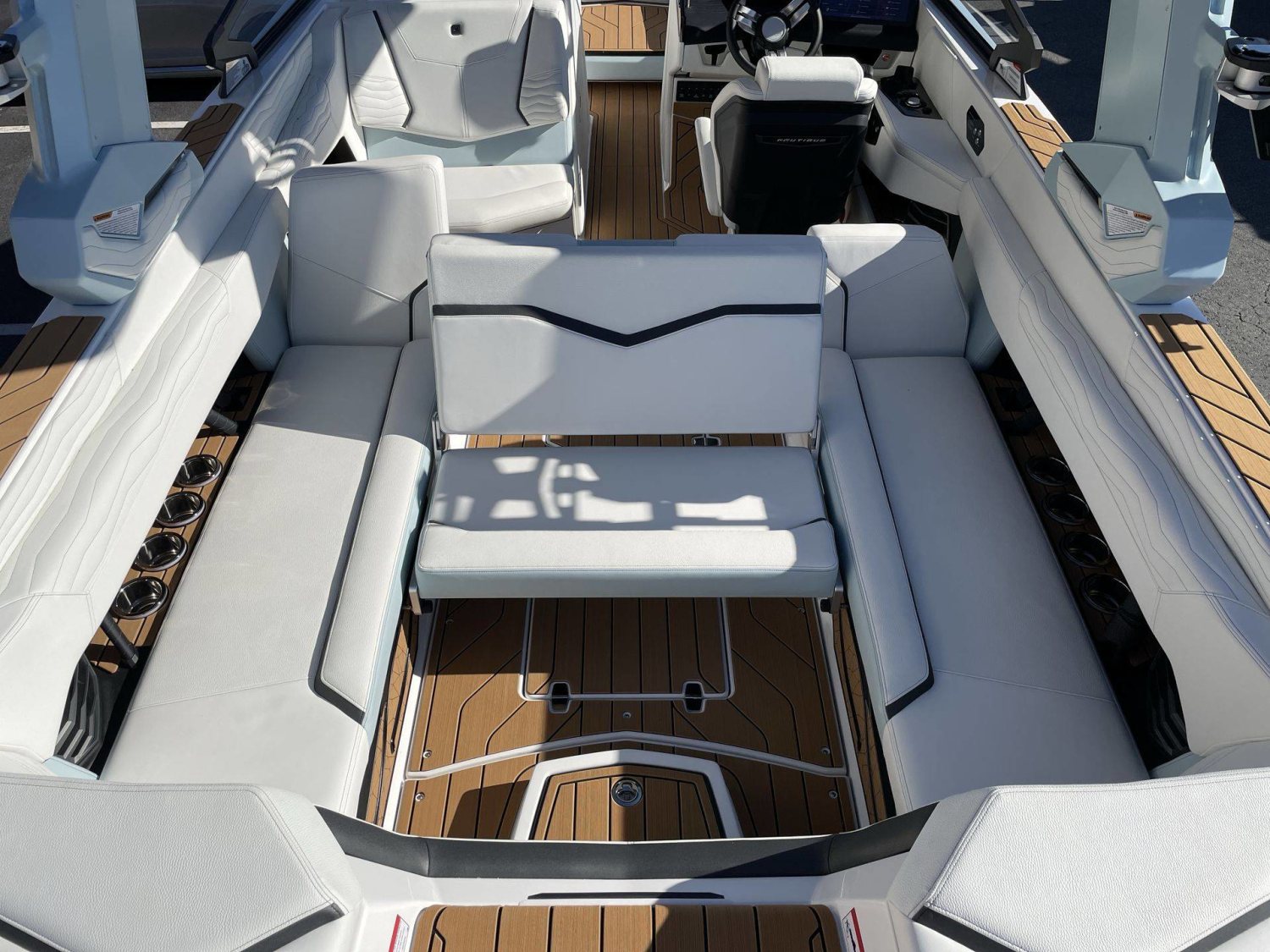 2027 Nautique G25